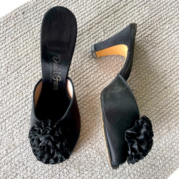 Vintage Daniel Green Black Satin Pom Pom Detail Heeled Mules Fits Size 8 Narrow - Picture 1 of 11